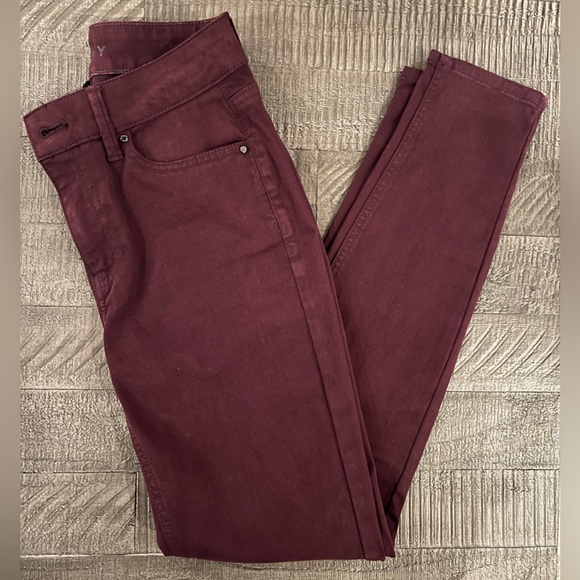 White House Black Market Denim - WHBM - Burgundy Skinny Ankle Jeans - Size 00